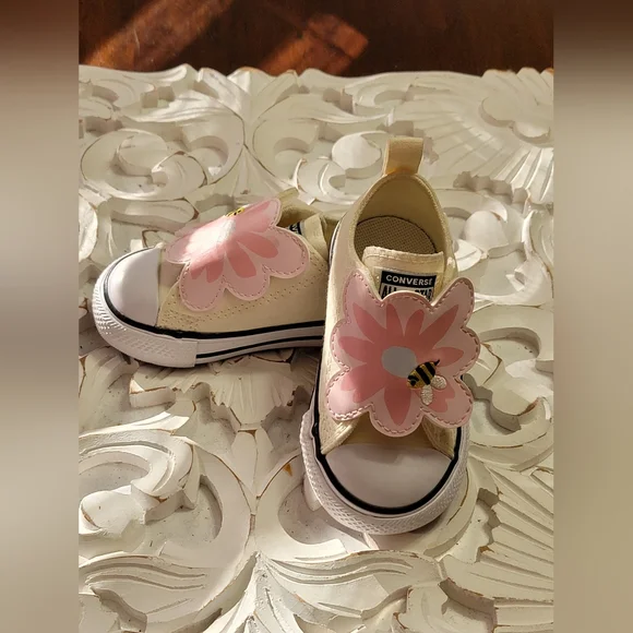 Converse Chuck Taylor All Star Kids Sneaker Size 5 Toddler - Picture 1 of 10